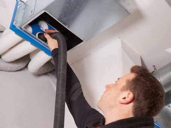 Zehnder_CSY_Shooting_G90_300_Cleaning_people_ceiling